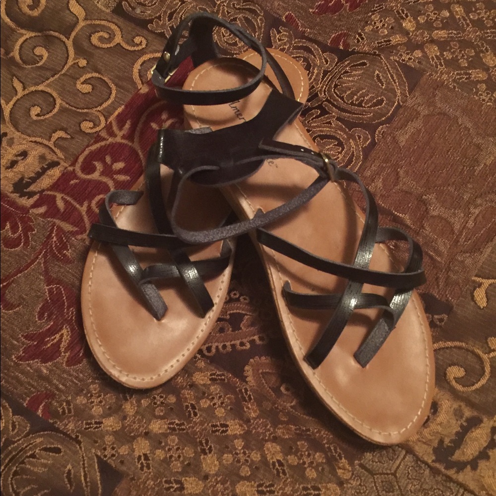 American Eagle woman’s sandals size 11.